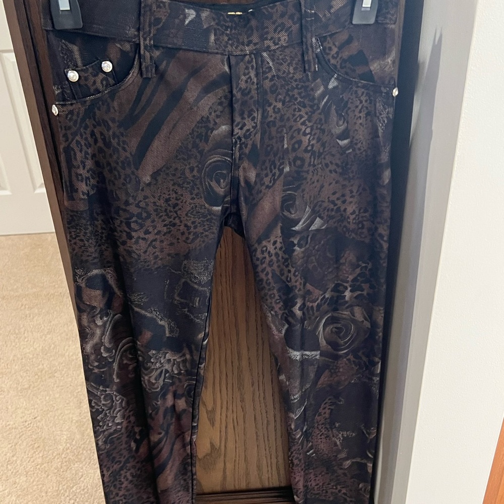 Graphic tight pants